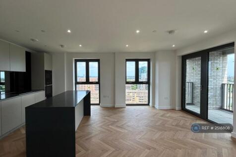 Living Room &amp; Open Plan Kitchen