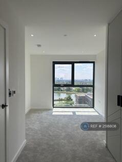 Bedroom 1 (Ensuite)