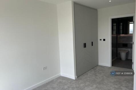 Bedroom 1 (Ensuite)