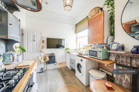 Kitchen Lounge