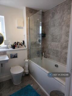 1st Floor Bathroom 