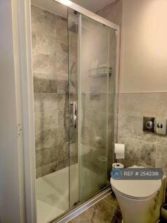 Studio Room Shower 