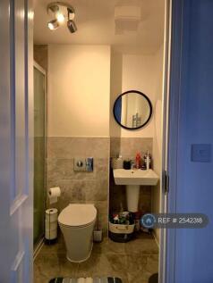 Studio Room Toilet 