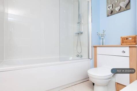 Main Bathroom 1