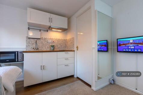 Fully Fitted Kitchen.
