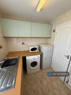Kitchen With Washer/Dryer, Fridge/Freezer, Micro
