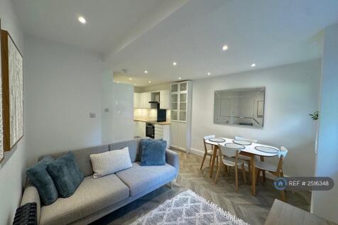 Open Plan Sitting Room /Kitchen