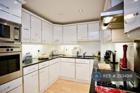 Large Fully Equipped Kitchen
