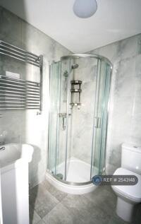 800 Studio Bathroom