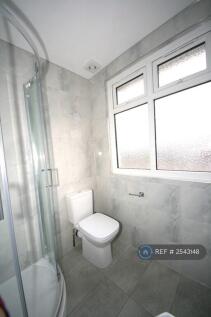 800 Studio Bathroom