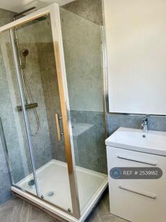 Bathroom - Photo 2