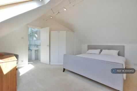 2nd Big Double Bedroom (With Ensuite Bathroom)