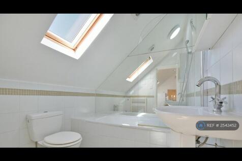 En-Suite Bathroom (Eaves Room)