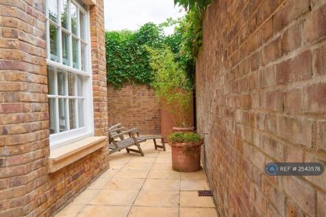 Private Courtyard Back