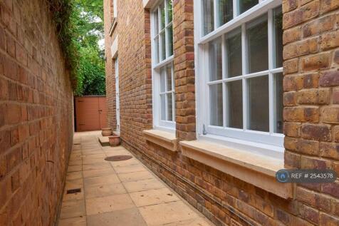 Private Courtyard Side