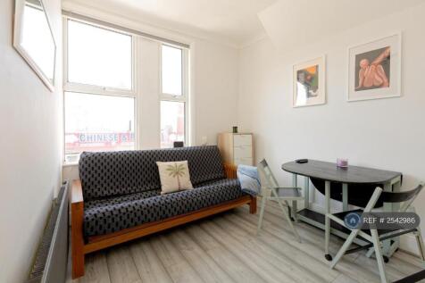 Living Room (Can Be Set Up As Bedroom)