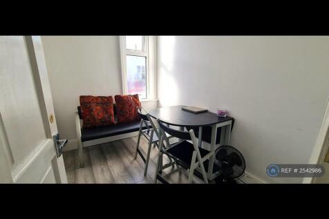 Smaller Bedroom Set Up As Living Room