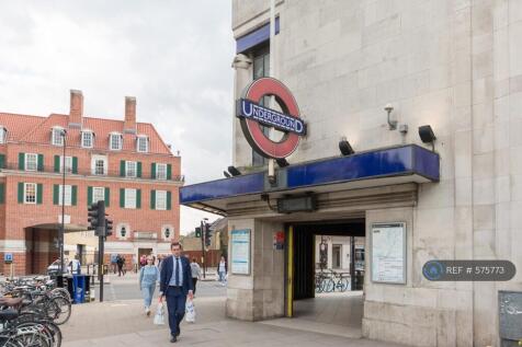 2 Mins To Clapham South Tube