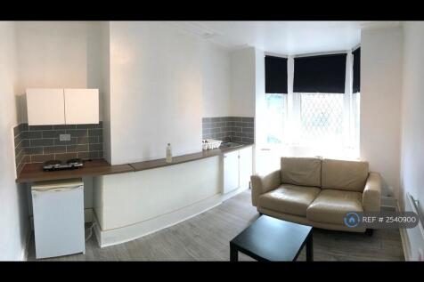 Living Room / Kitchen