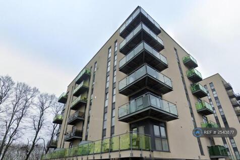 Modern 2-Bed, 2-Bath Flat, Balcony &amp; Parking Rm8