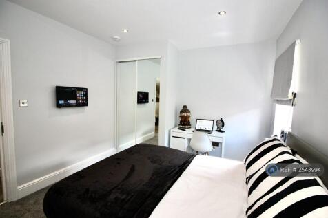 No.2 Double Bedroom With En-Suite Available Now 