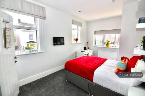 No.3 Double Bedroom With En-Suite Available Now 