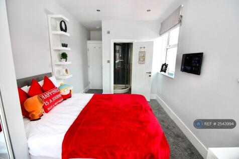 No.3 Double Bedroom With En-Suite Available Now 