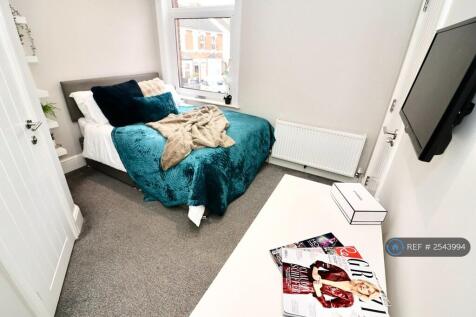 No.4 Double Bedroom With En-Suite Available Now 