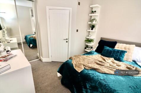 No.4 Double Bedroom With En-Suite Available Now 