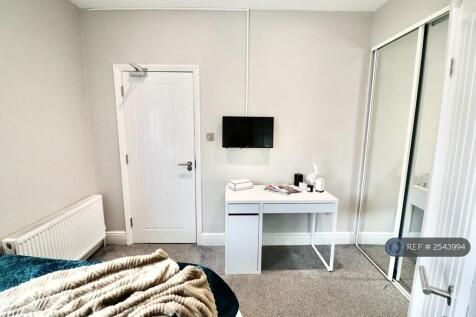 No.4 Double Bedroom With En-Suite Available Now 