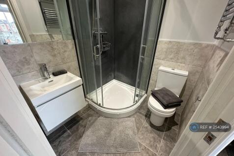 En-Suite To Bedroom 4
