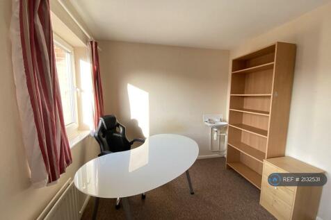 Bedroom 2 (Upstairs Facing Front)