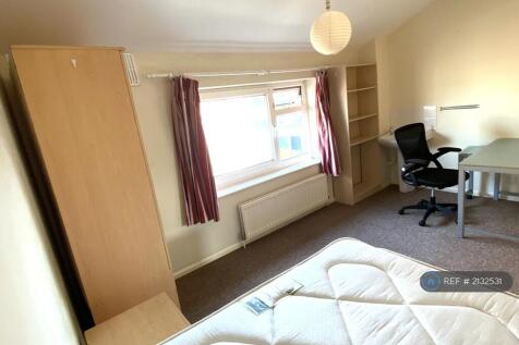 Bedroom 2 (Upstairs Facing Back)