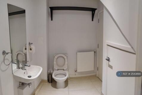 Cloak Room With Toilet 2