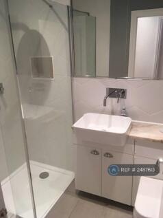 Main Bathroom With Toilet, Shower, Washbasin