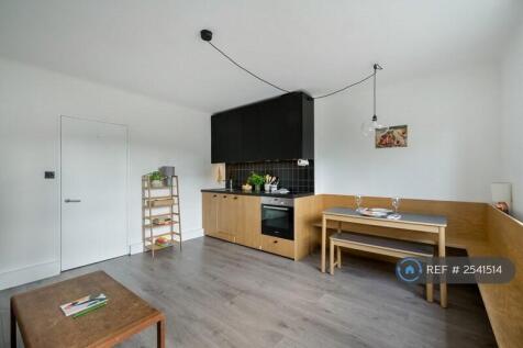 Kitchen Includes Oven, Hob, Fridge/Freezer
