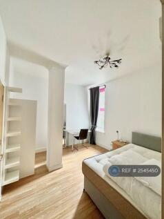 £850 Bedroom 2