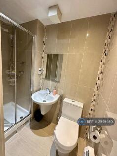 £850 Bathroom 2