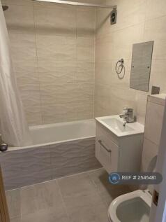 Room 6 Shared Bathroom
