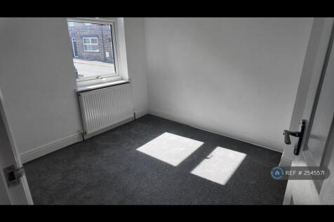 Middle Bedroom