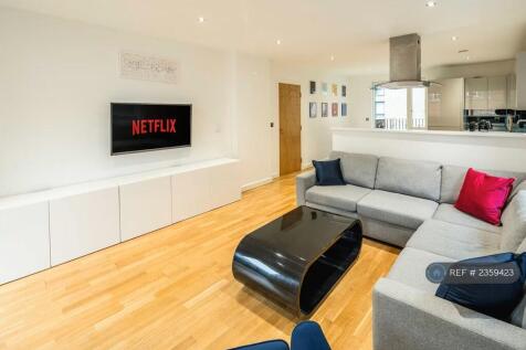 Living Room  (Photo #2)
