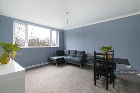 Large Living Area, Views Of Lovely Clissold Park 