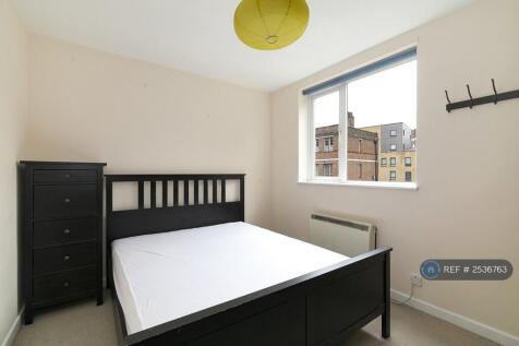 Main Bedroom - King Size Bed 