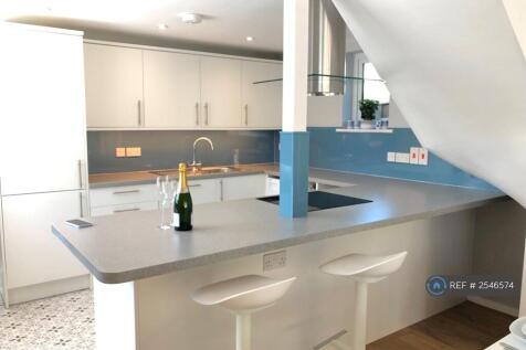 Brand-New Fully Equipped Kitchen With Dish Washer