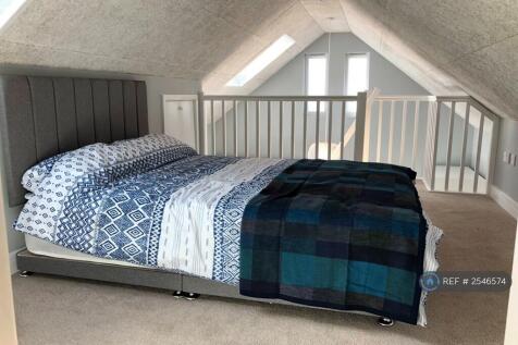 Living Room &#39;Mezz&#39; Links To Master Bed &#39;Mezz&#39;