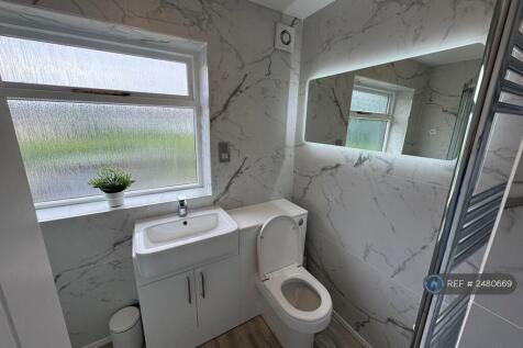 Family Bathroom 1