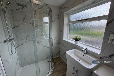 Family Bathroom 1