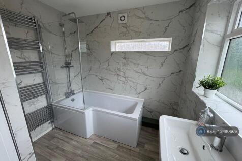 Family Bathroom 2