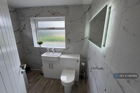 Family Bathroom 2