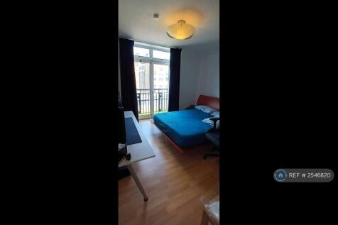 Bedroom 1 (En Suite)